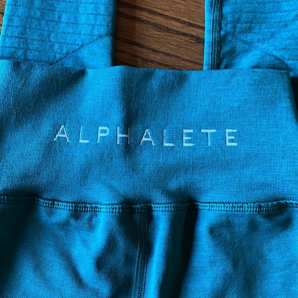 Women’s Turquoise Alphalete Compression Leggings Size XS Never Worn - Picture 2 of 11